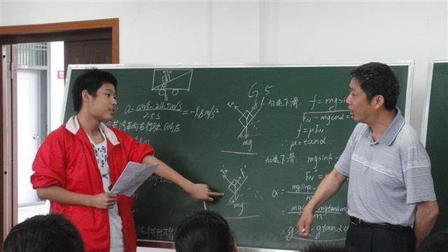 放手让学生“会学” 打造教育的“私人订制”